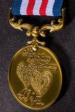 Load image into Gallery viewer, Our 40th Ruby Wedding Anniversary Medal &#39;Distinguished Service &amp; Bravery in the Field&#39; in Case - Antique Bronze